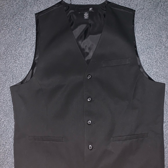 Vest - Picture 1 of 3